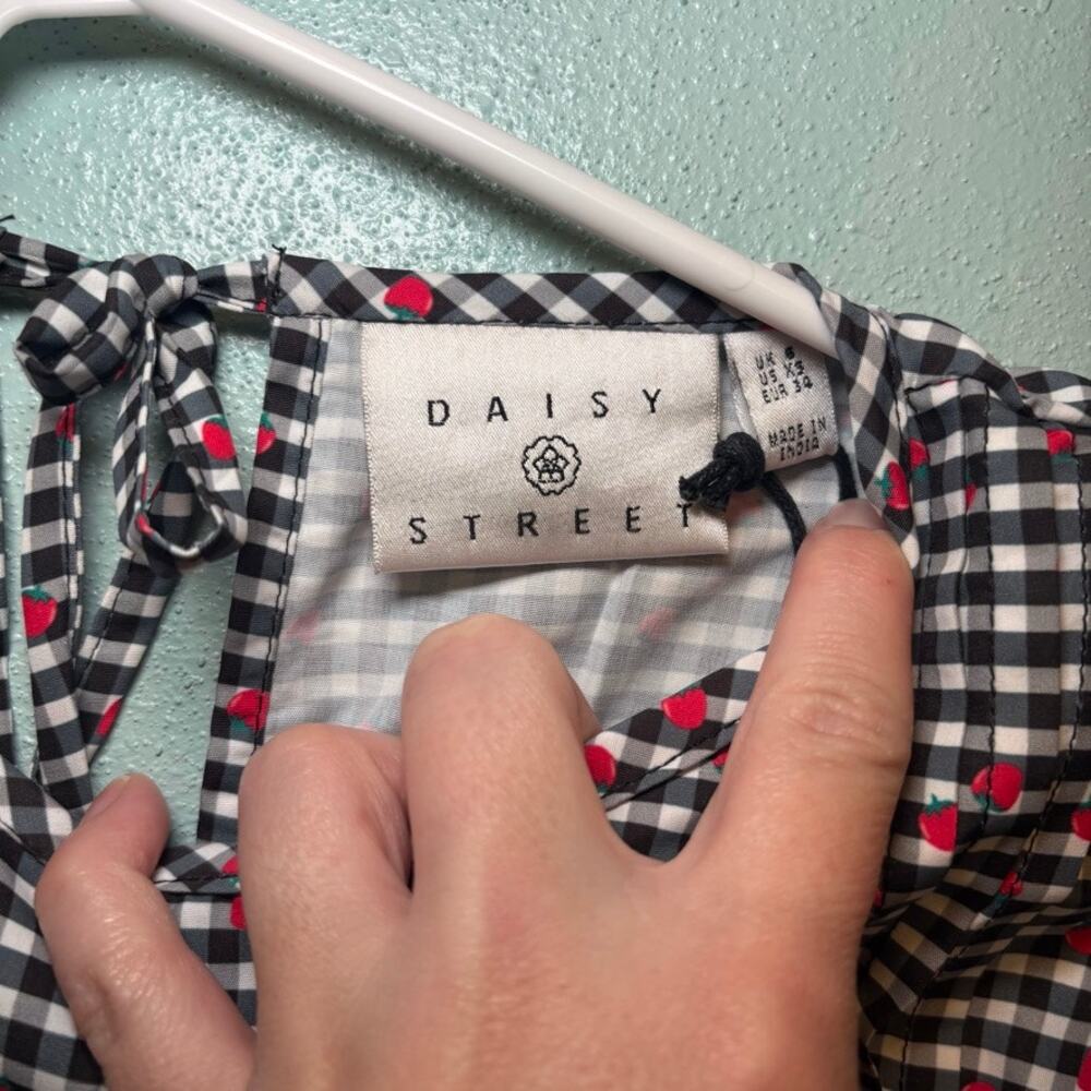 Daisy Street Strawberry Gingham Puff Sleeve Mini Dress NWT Size 6 Cottagecore - Picture 4 of 8